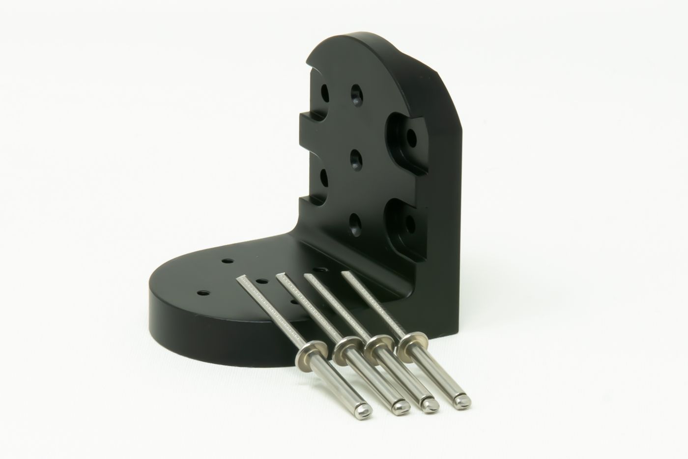 Vertical mast mount with rivets